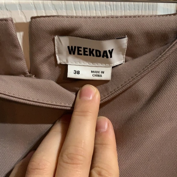 Asymmetrical mini skirt - Picture 3 of 4